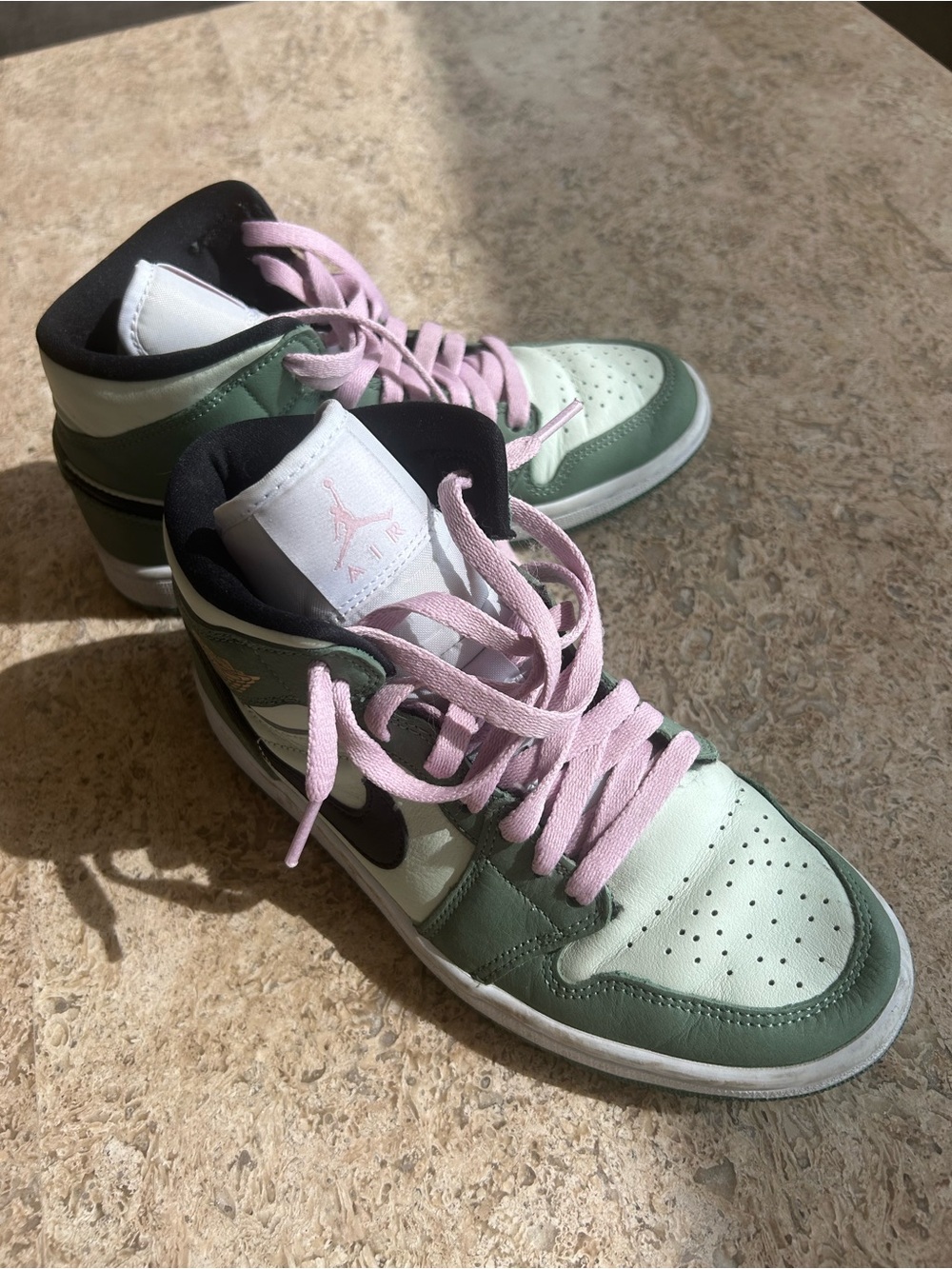 Air Jordan Women’s Mid 1 High-Top Sneakers in Mint Green and Light Pink Size 7